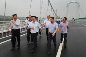 市委常委、常務(wù)副市長(zhǎng)楊建新一行視察浮玉大橋